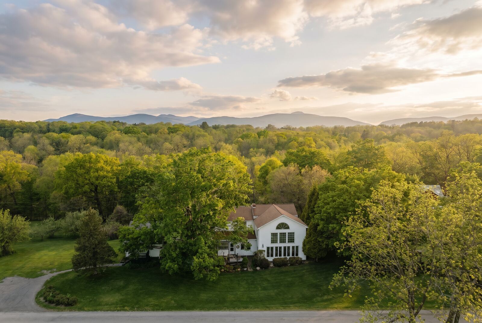 262–270 Patterson Lane, Saugerties — editorial frame