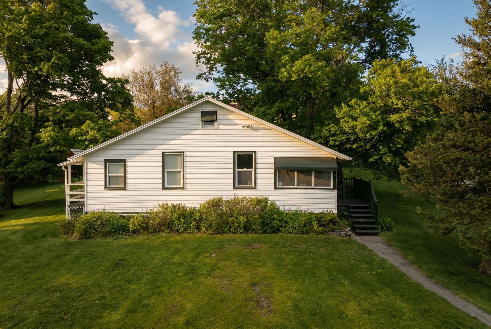 262–270 Patterson Lane, Saugerties — editorial frame