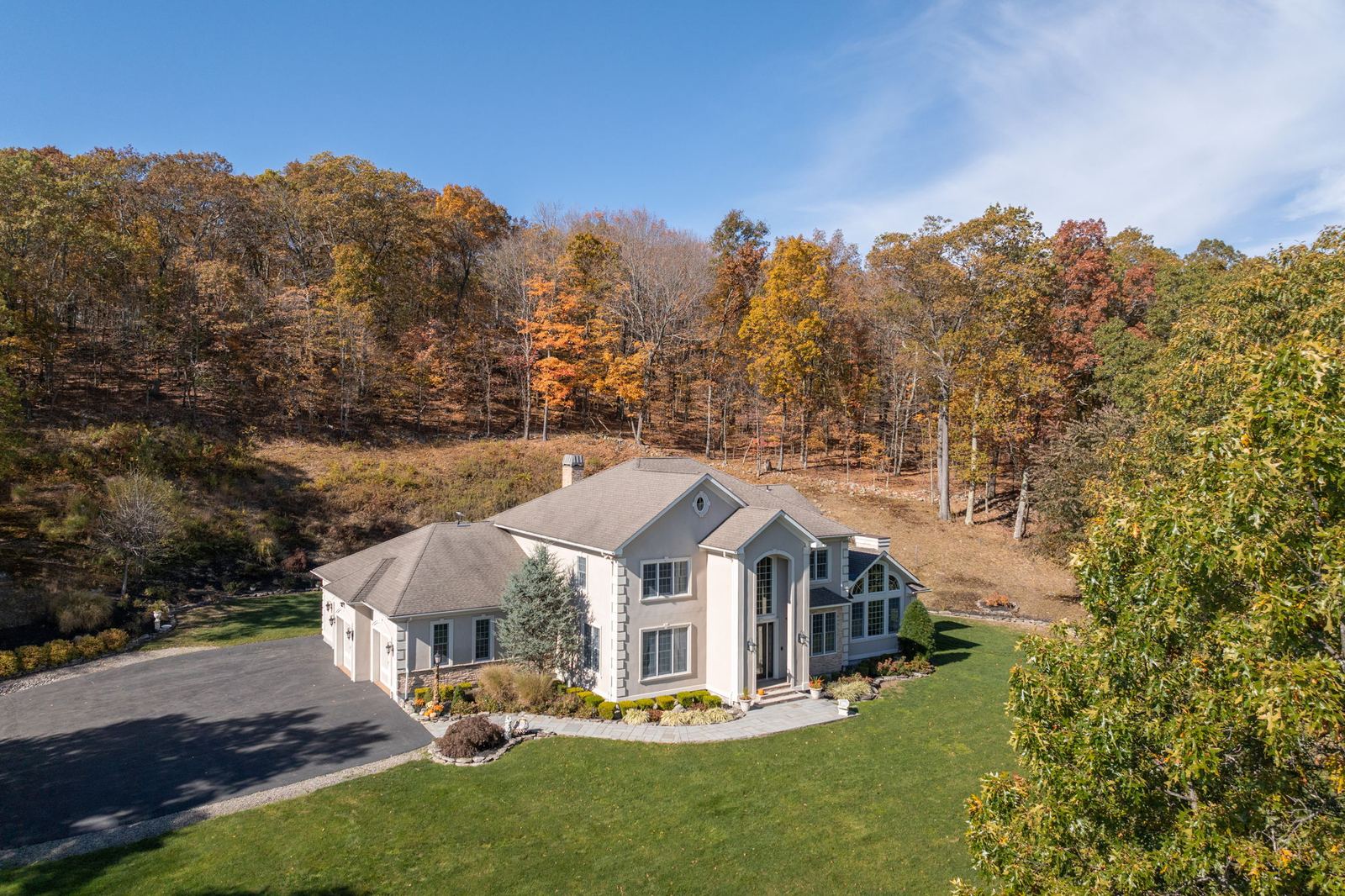 46 Idlewild Road — Private estate in Marlboro, NY